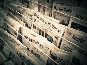 BAG: Vergütungsanspruch von Zeitungszustellern auch an Feiertagen